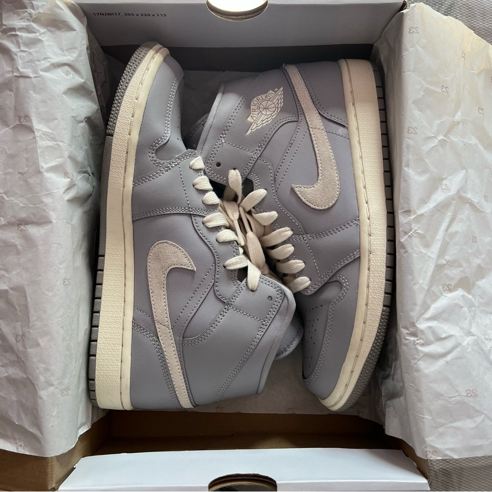 Women’s Air Jordan one mid 8.5